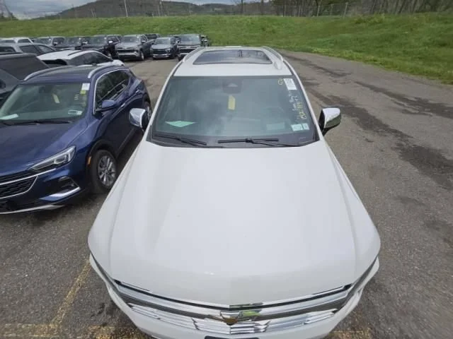 Used 2025 Iridescent Pearl Tricoat Chevrolet Premier image 3