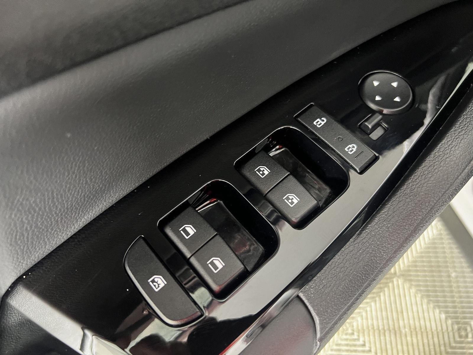 Used 2025 Glacial White Pearl Kia X-Line image 12