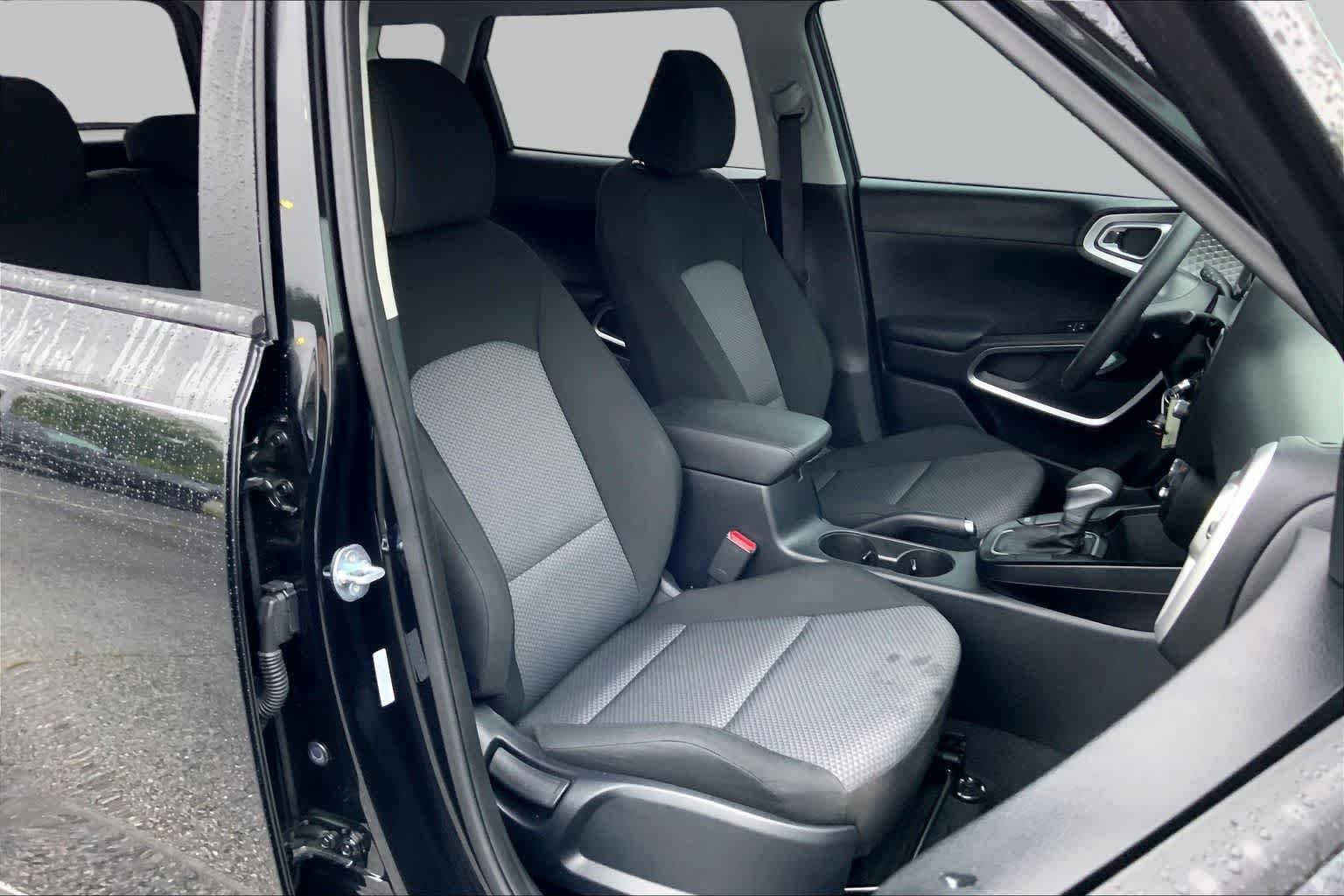 Used 2024 Fusion Black Kia LX image 9