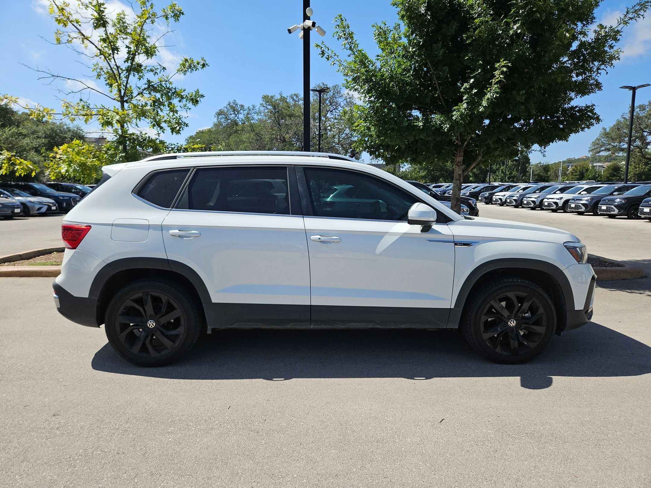 Certified Used 2023 Pure White Volkswagen SE image 3