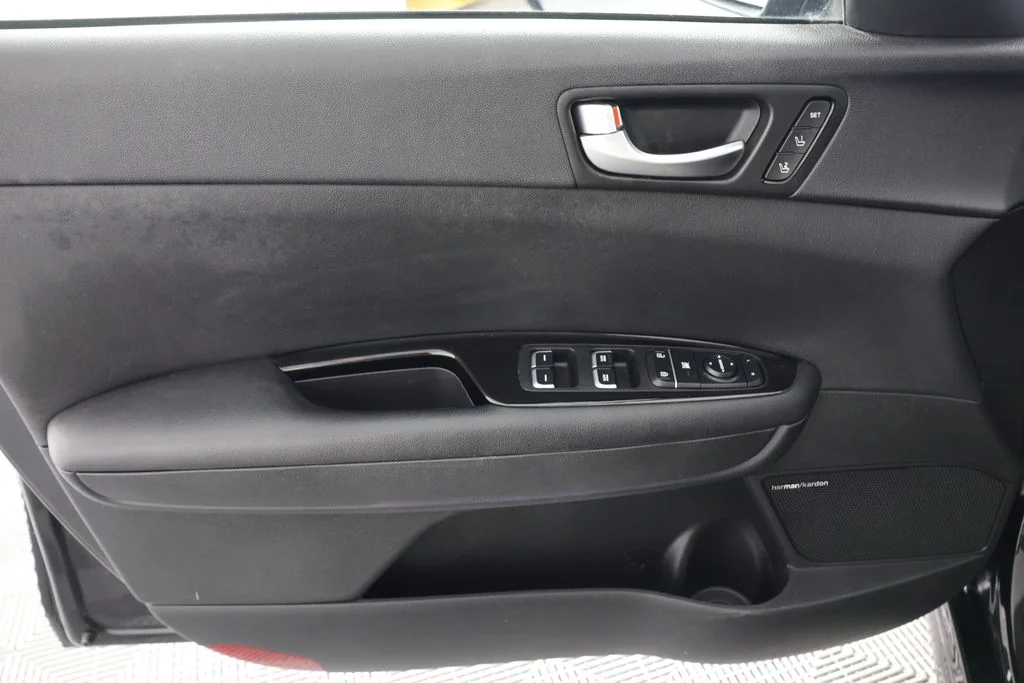 Used 2020 Black Kia SX image 26