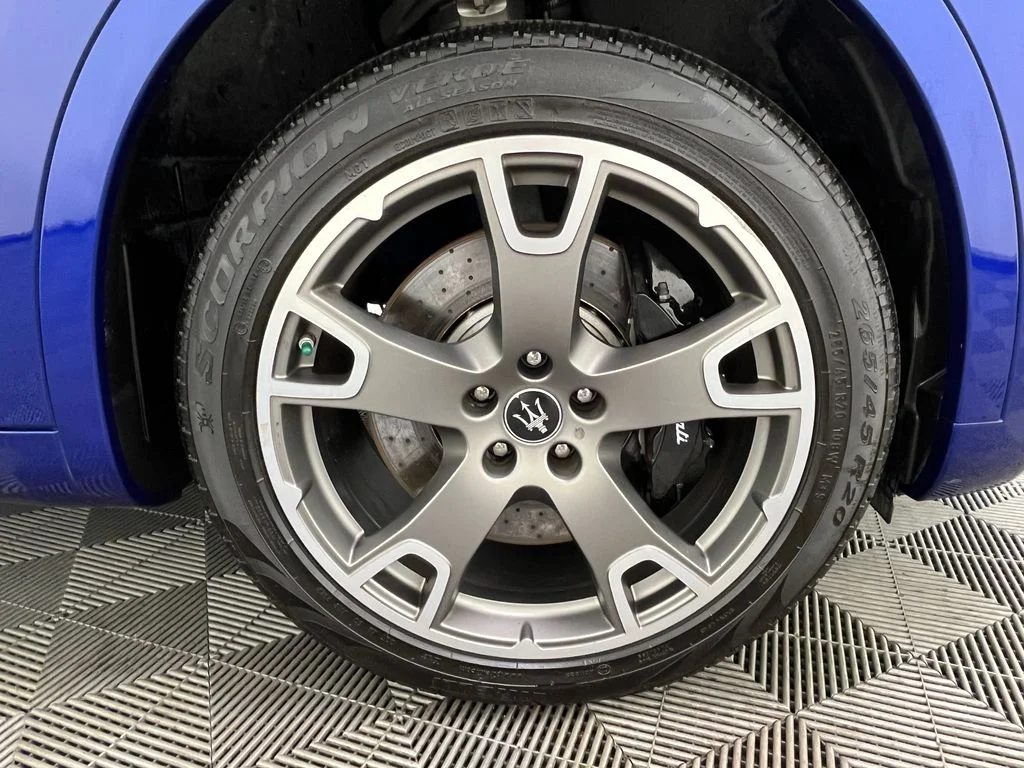 Used 2022 Blue Maserati Modena image 17