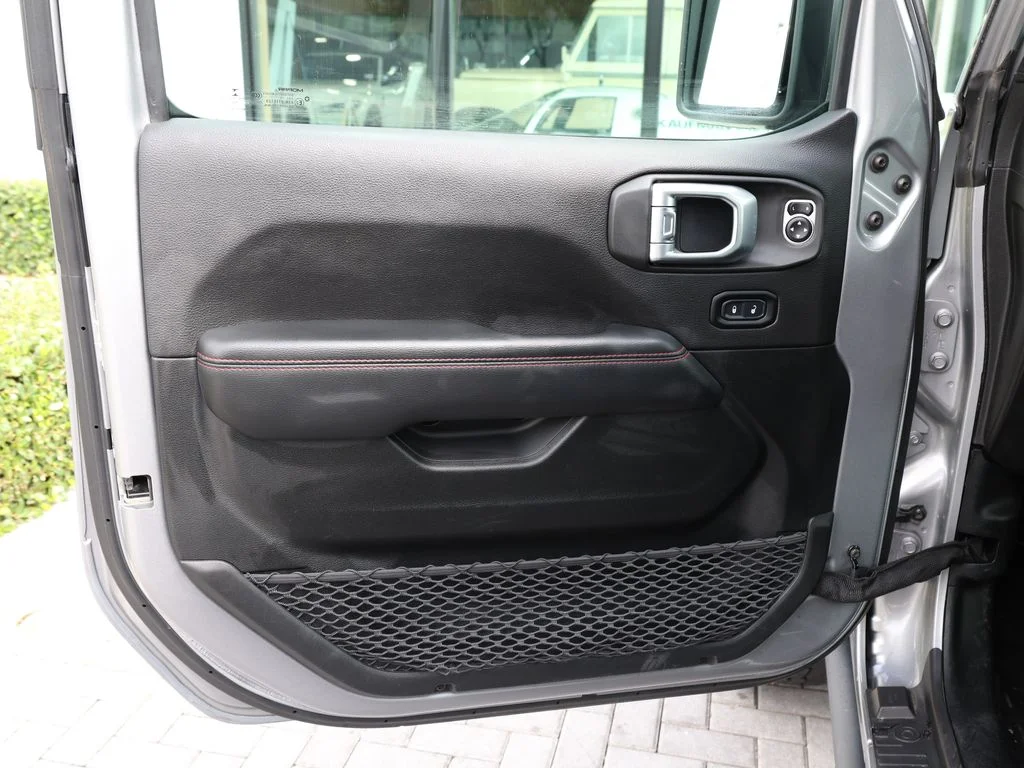 Used 2020 Silver Jeep Unlimited Rubicon image 11