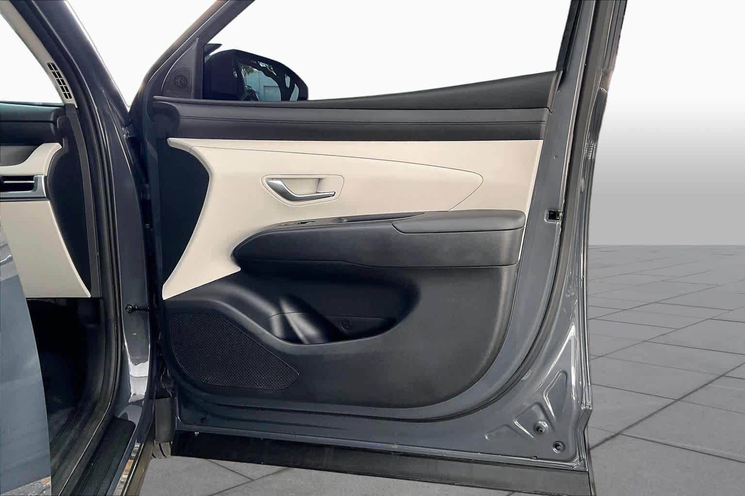 Used 2025 Ecotronic Gray Hyundai SE image 23