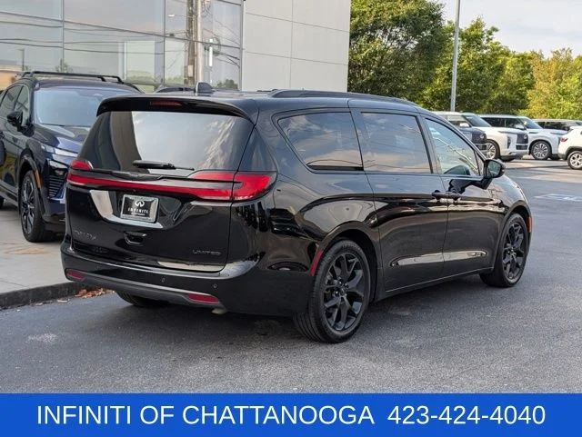 Used 2025 Black Chrysler Limited image 7