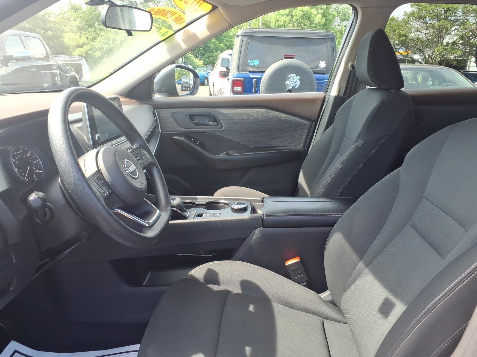 Used 2023 Black Nissan S image 22