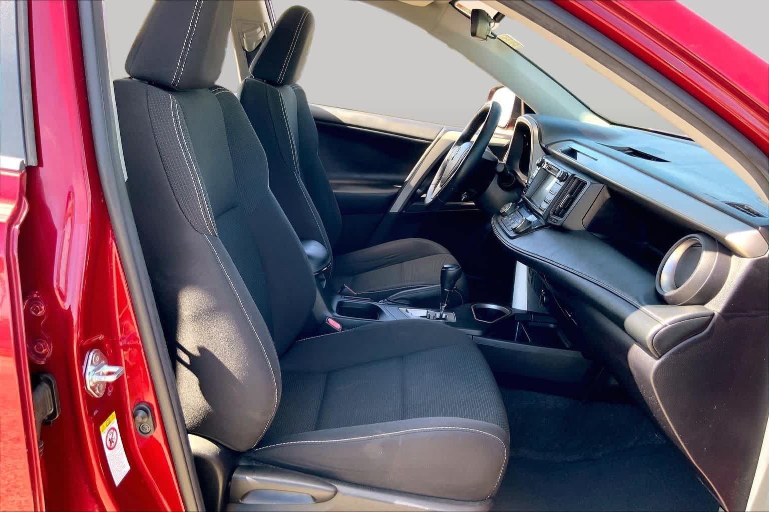 Used 2018 Ruby Flare Pearl Toyota XLE image 9