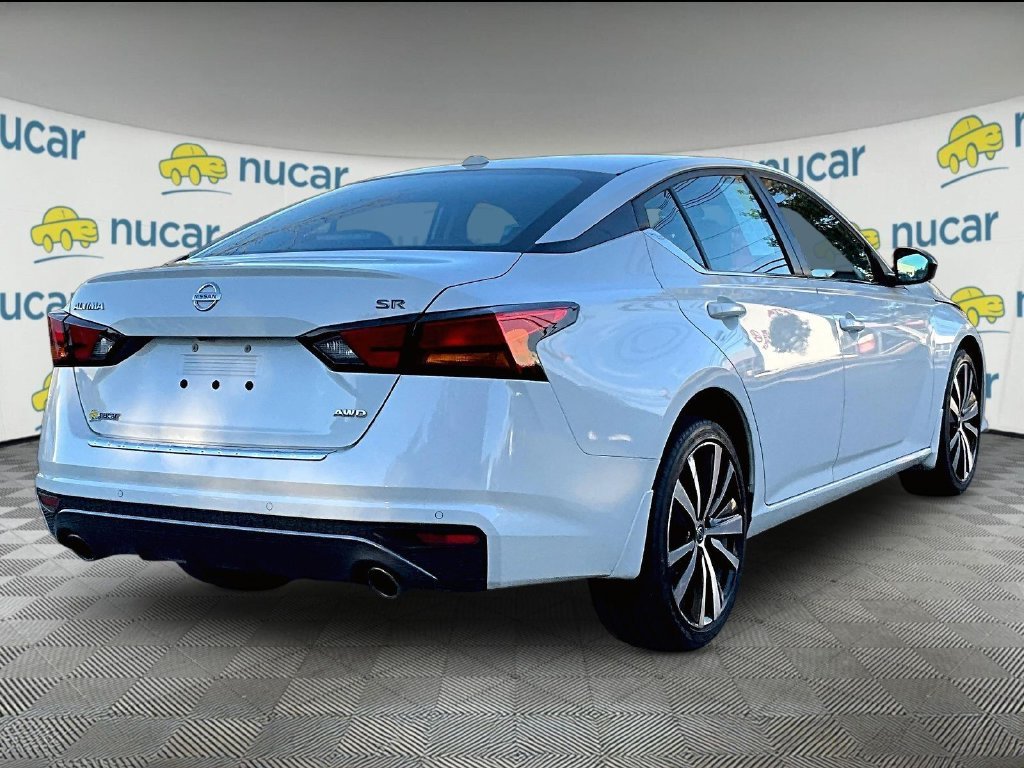 Certified Used 2021 White Nissan 2.5 SR image 6