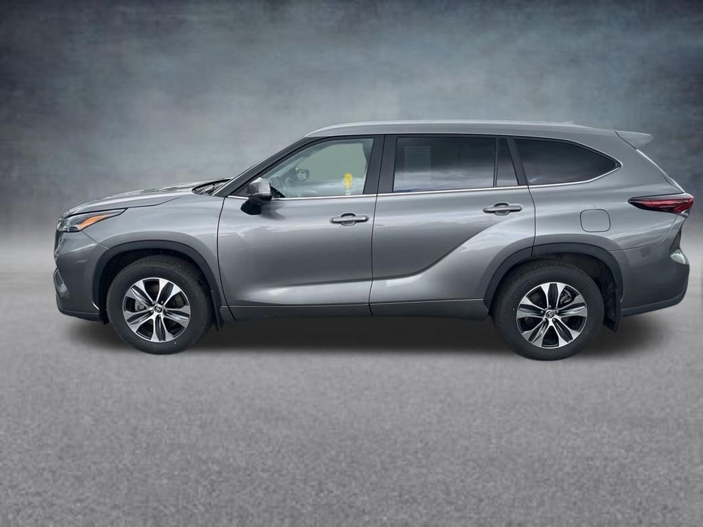 Used 2026  Toyota XLE image 2