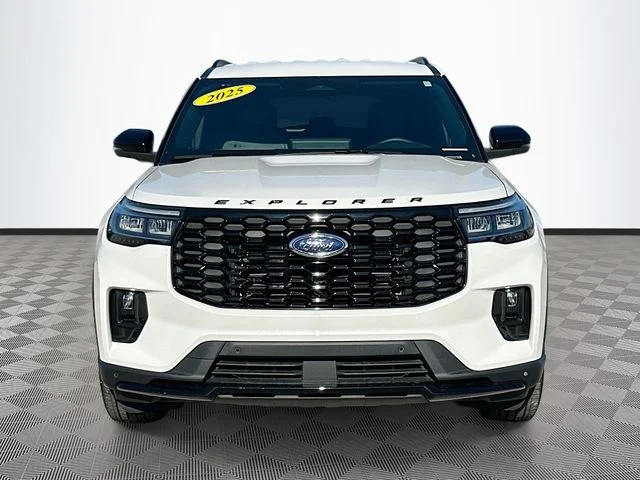 Used 2025 White Ford ST-Line image 2