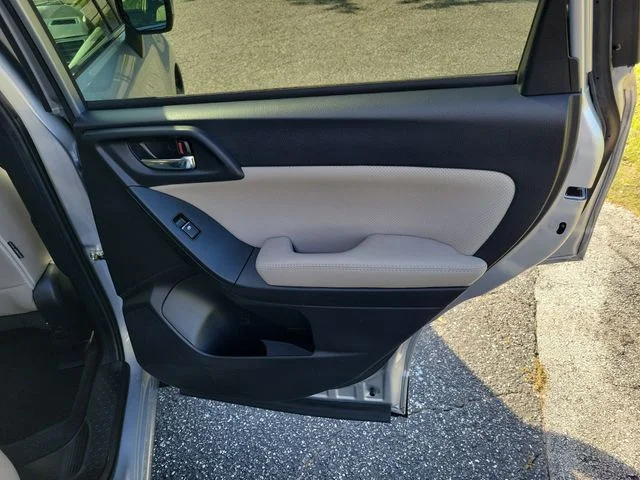 Used 2018 Silver Subaru 2.5i Limited image 32