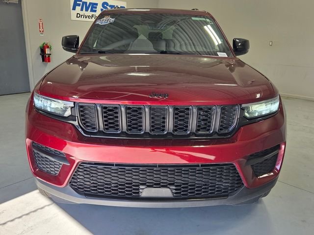 Used 2025 Red Jeep Altitude image 2