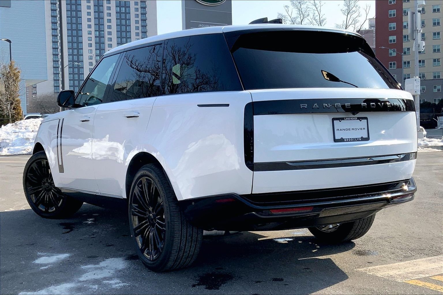 New 2026 Ostuni Pearl White Land Rover SE image 12
