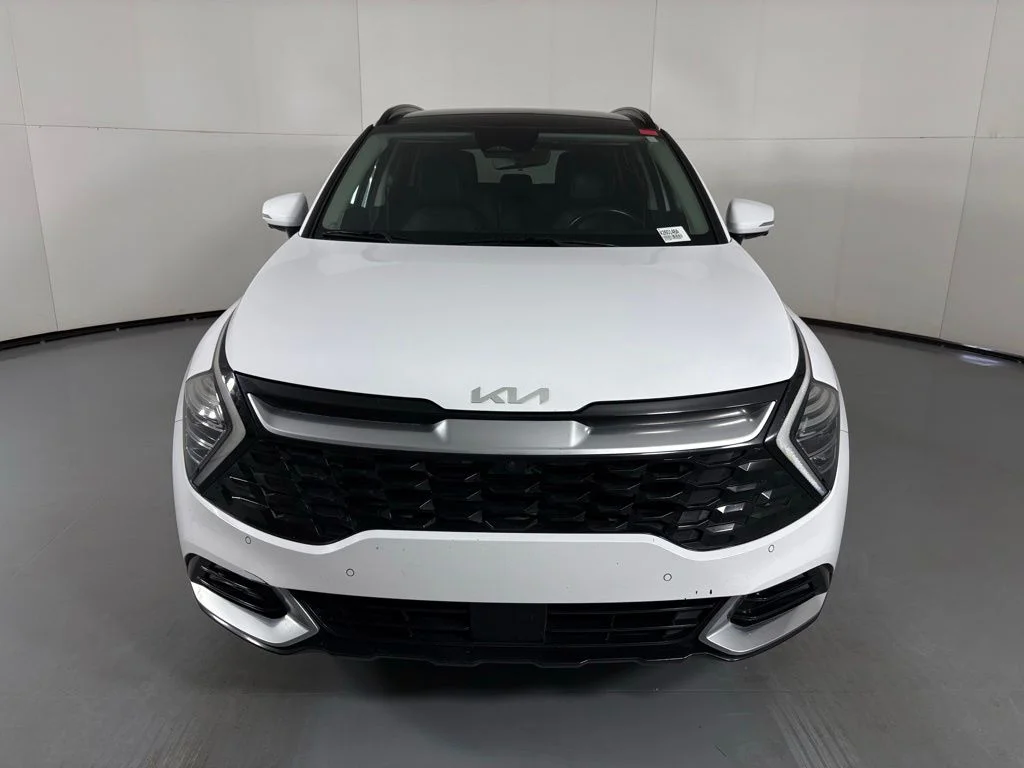 Used 2023 White Kia SX-Prestige image 3