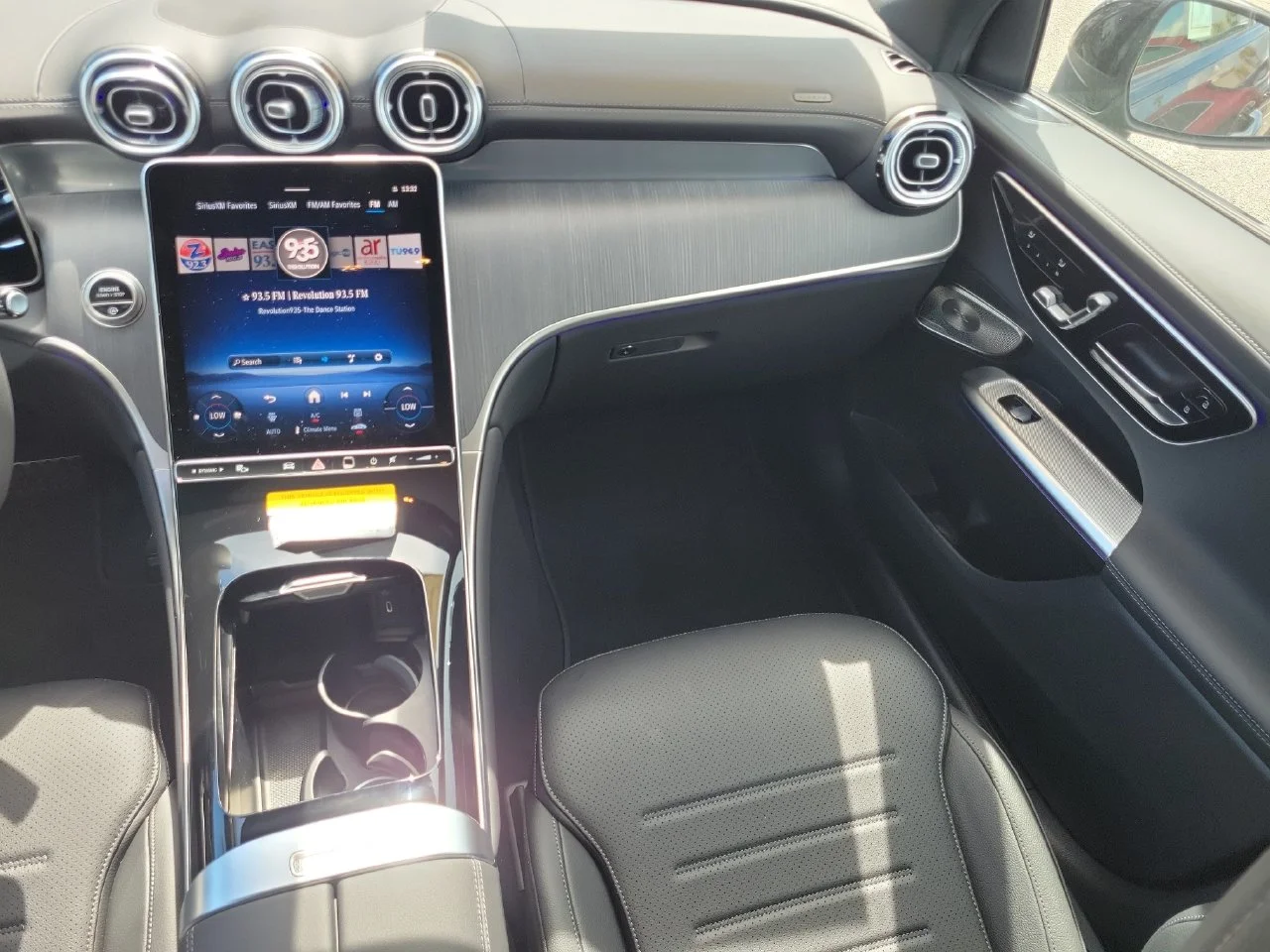 New 2027 Graphite Grey Metallic Mercedes-Benz GLC 300 image 16
