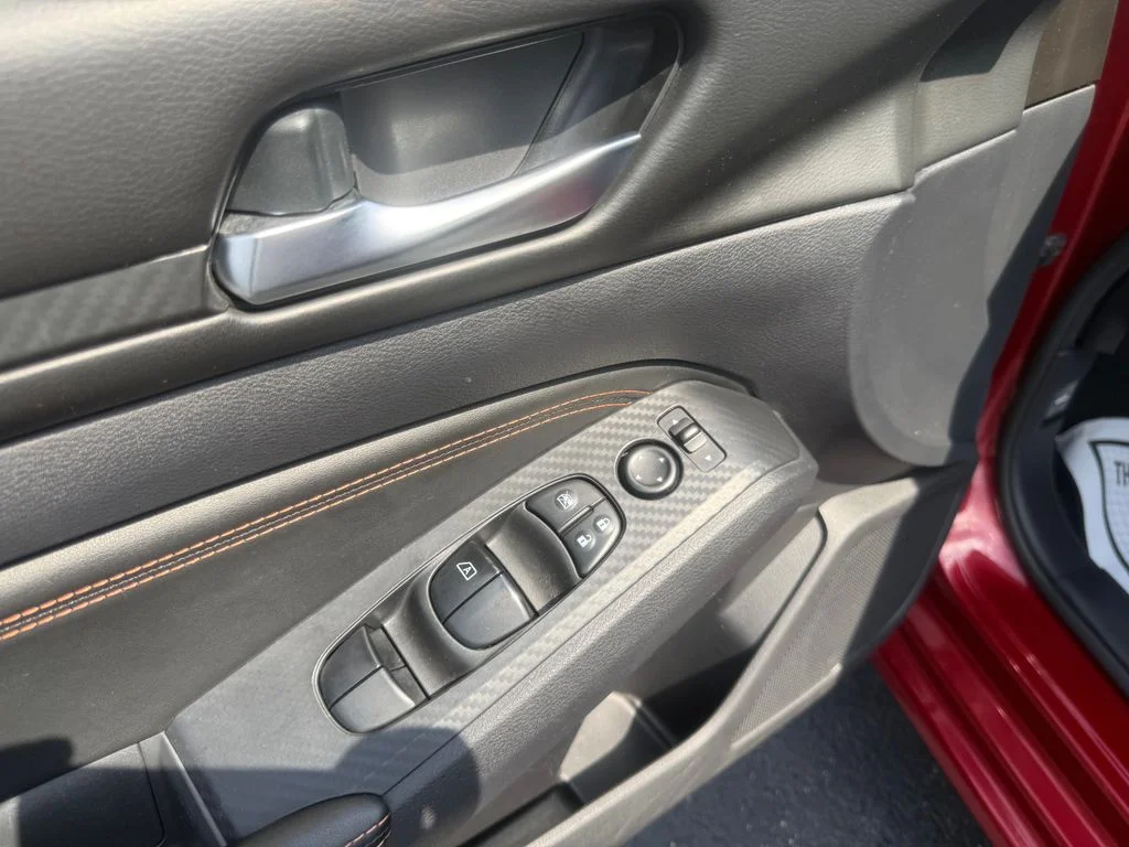 Used 2020 Red Nissan 2.5 SR image 18