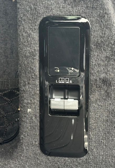 Certified Used 2025 White Land Rover Dynamic SE image 44