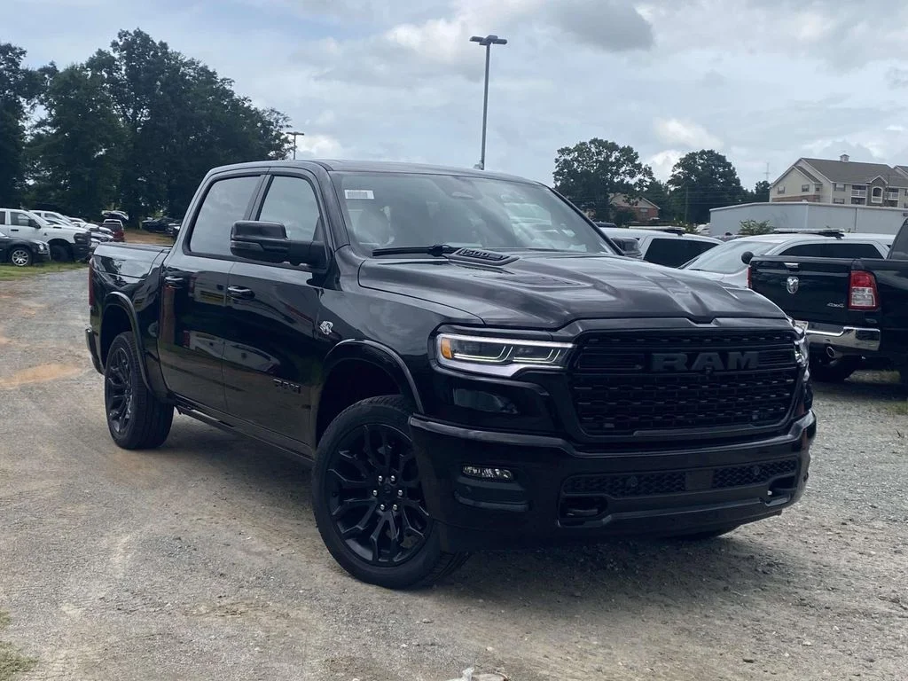 New 2026 Diamond Black Crystal Pearlcoat RAM Limited image 32