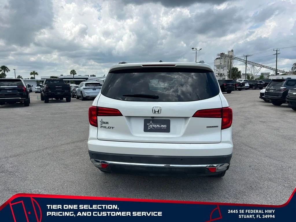 Used 2017  Honda Touring image 16