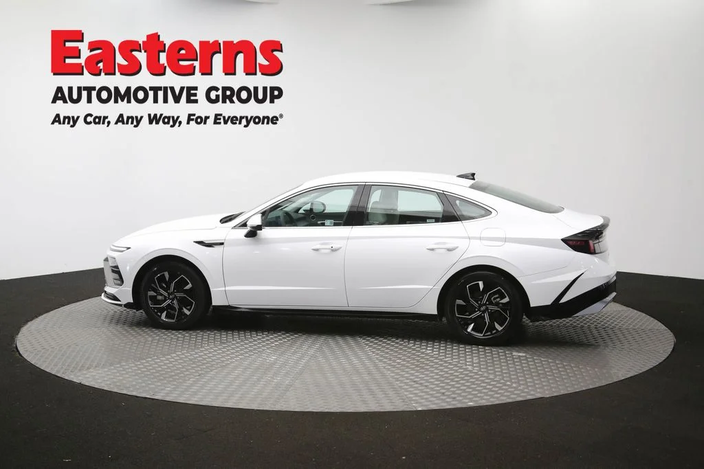 Used 2025 White Hyundai SEL image 61