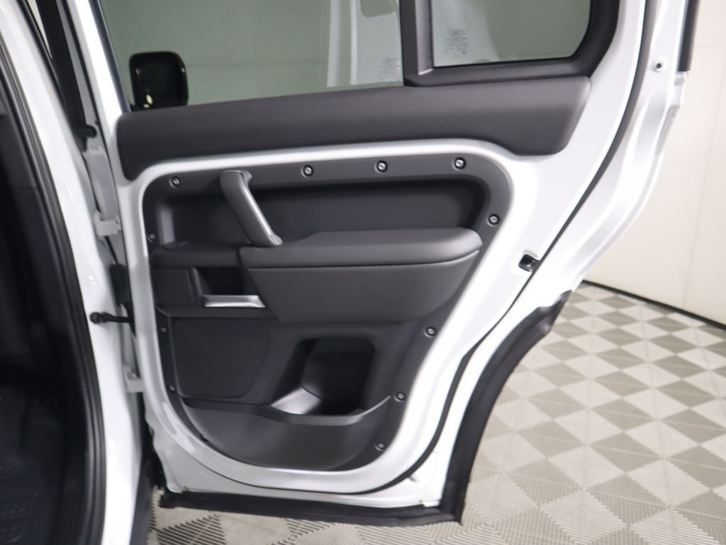 2025 Land Rover Defender S - Photo 29