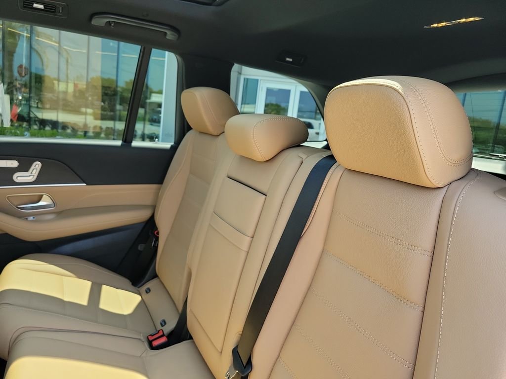 Used 2026  Mercedes-Benz GLS 450 image 15