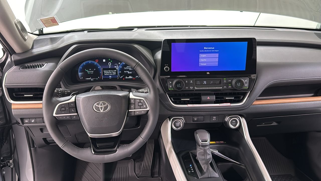 Certified Used 2026  Toyota Platinum image 31