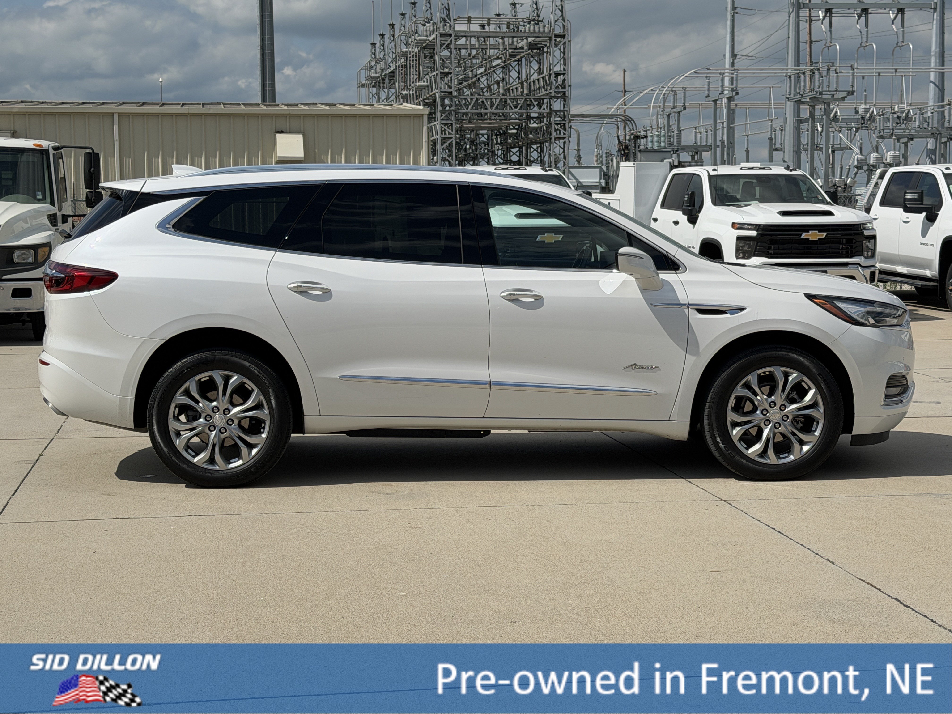 Used 2021 White Frost Tricoat Buick Avenir image 3