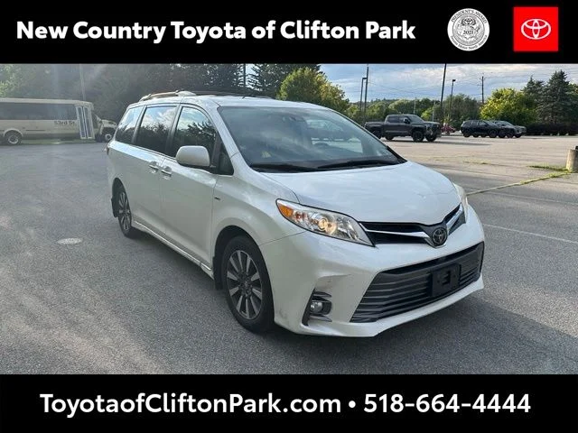 Used 2018 White Toyota XLE image 1