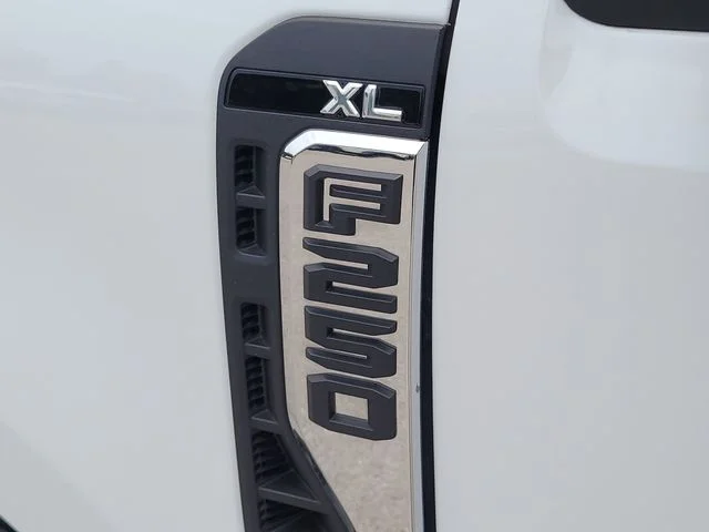 Used 2025 White Ford XL image 9
