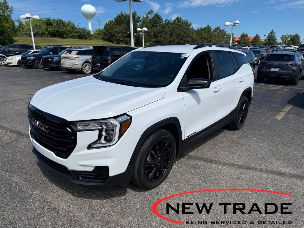 Used 2024 White GMC SLE image 1