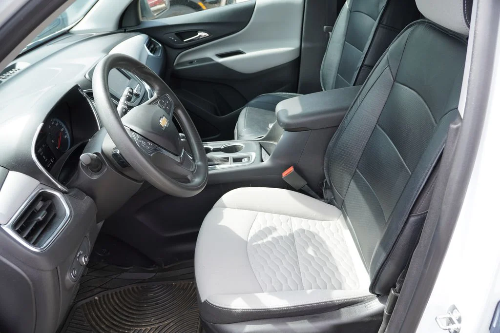 Used 2020 Summit White Chevrolet LS image 4