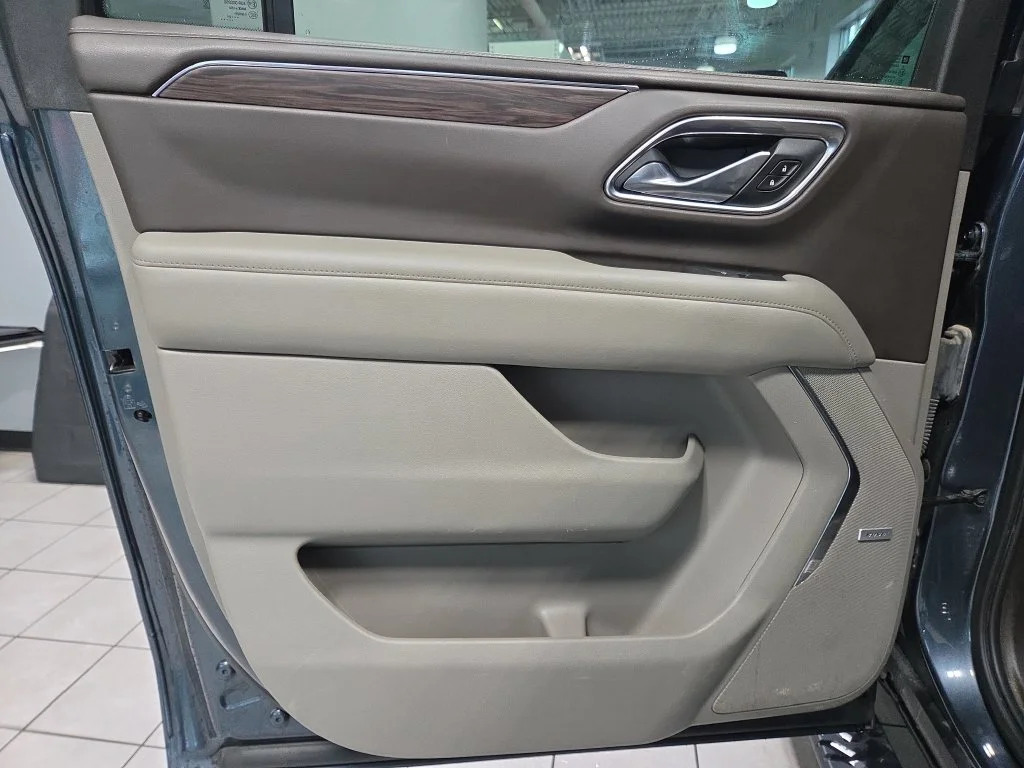 Used 2021 Gray Chevrolet Z71 image 31