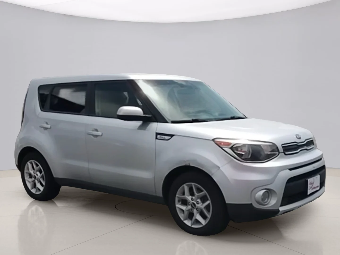 Used 2018 Silver Kia  image 7