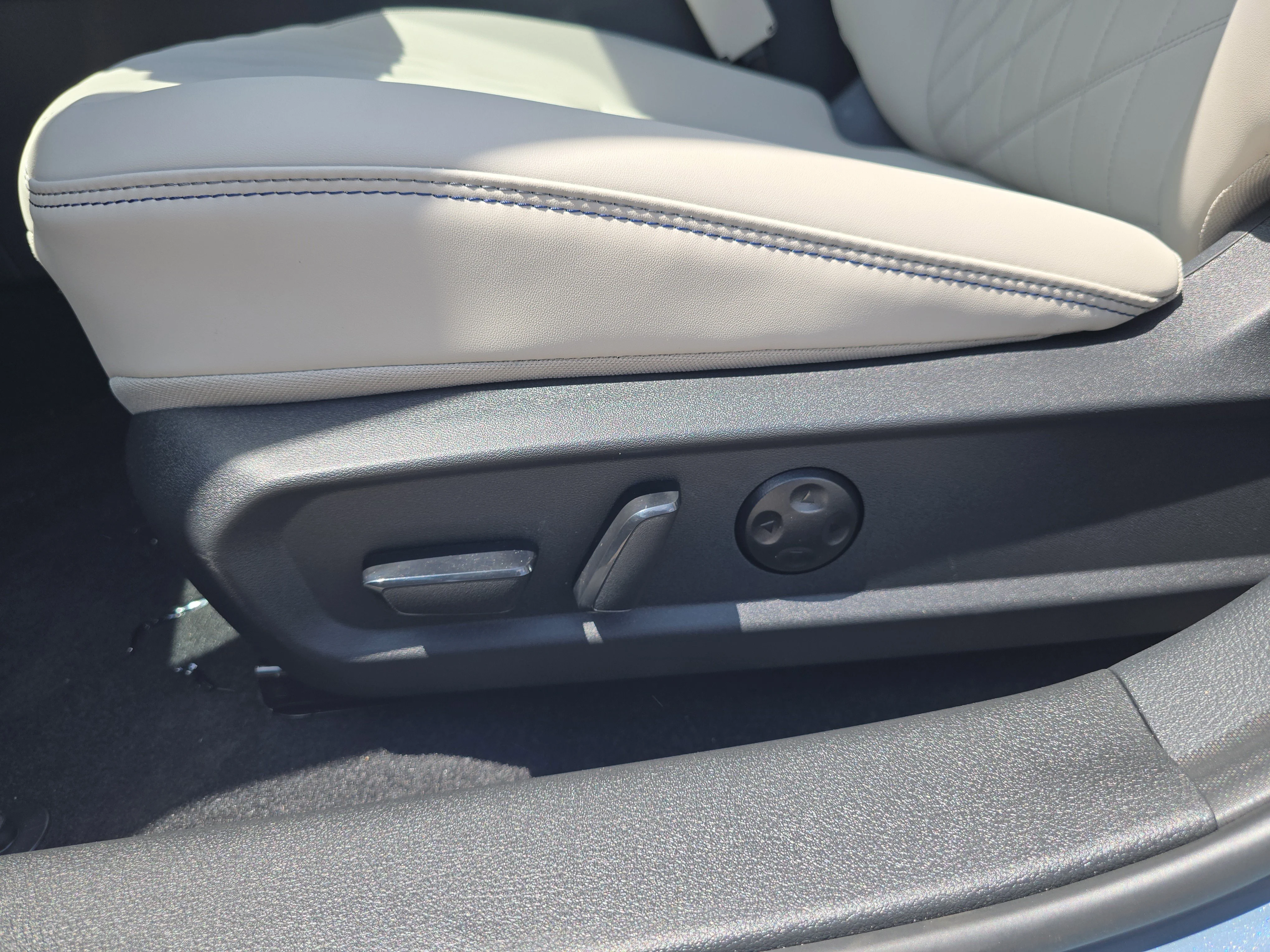 New 2026 Atlantic Gray Metallic Nissan SL image 21