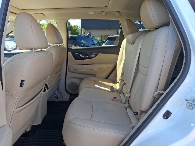 Used 2018 White Nissan SL image 11
