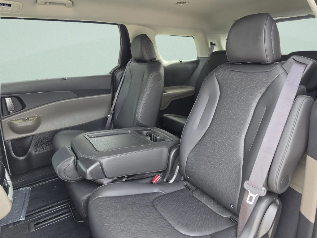 Used 2025 White Kia EX image 27