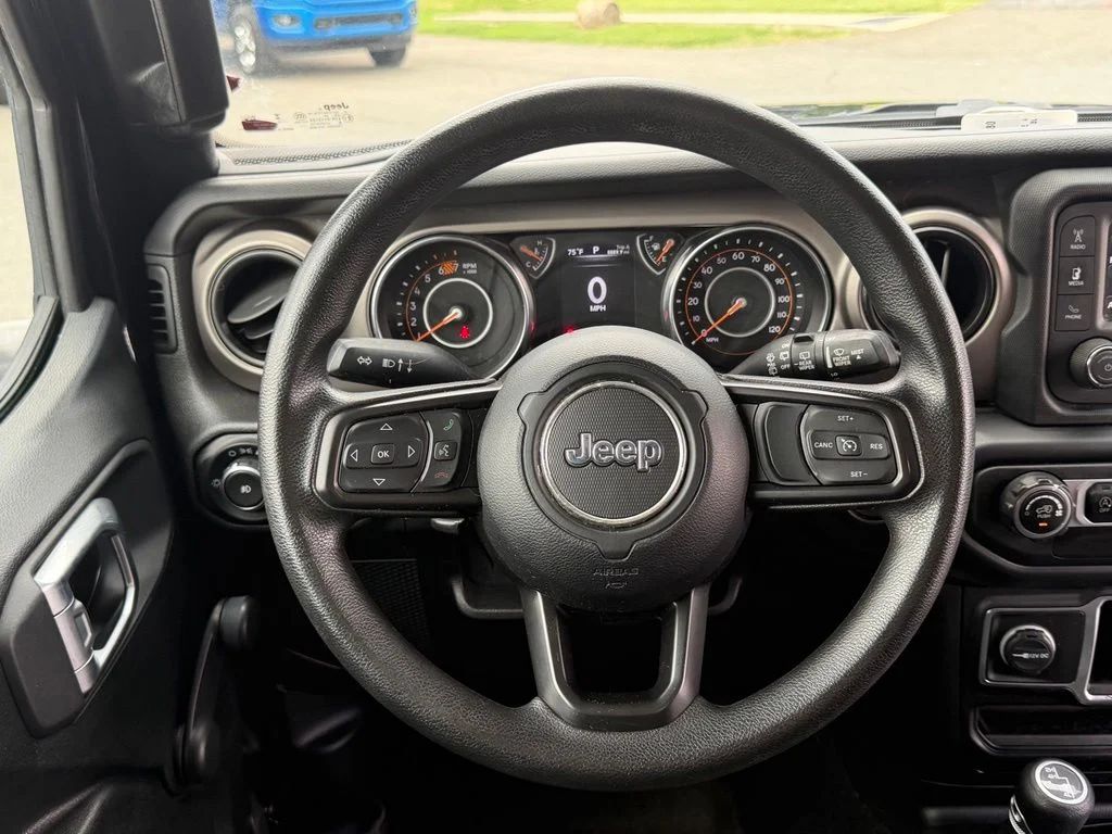 Used 2020 Black Jeep Sport image 37