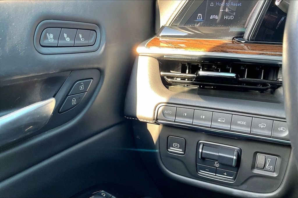 Used 2021 White Cadillac Sport Platinum image 24