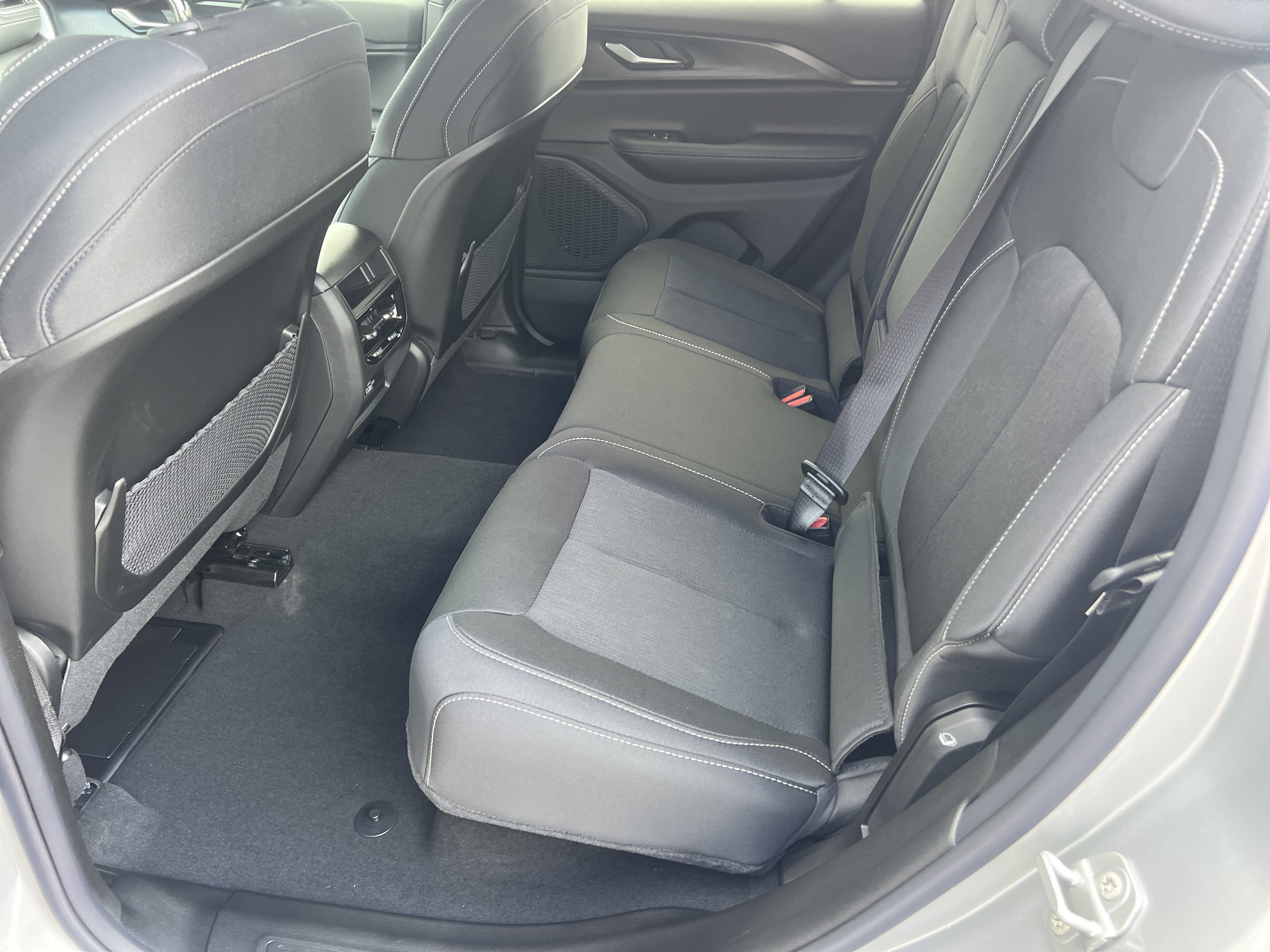 New 2026 Silver Zynith Exterior Paint Jeep Laredo image 17