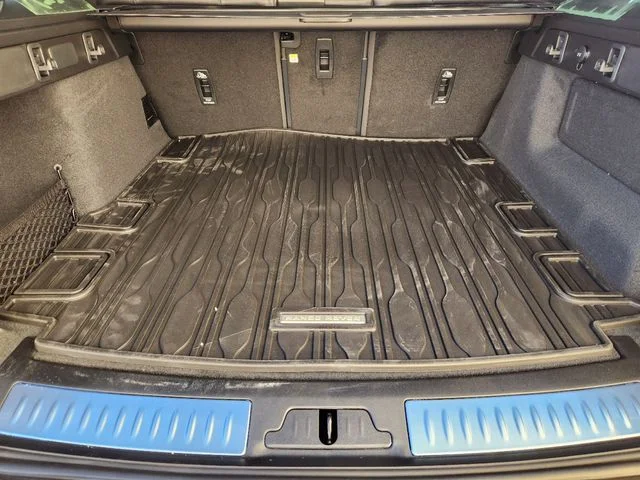 Used 2025 Black Land Rover Dynamic SE image 22