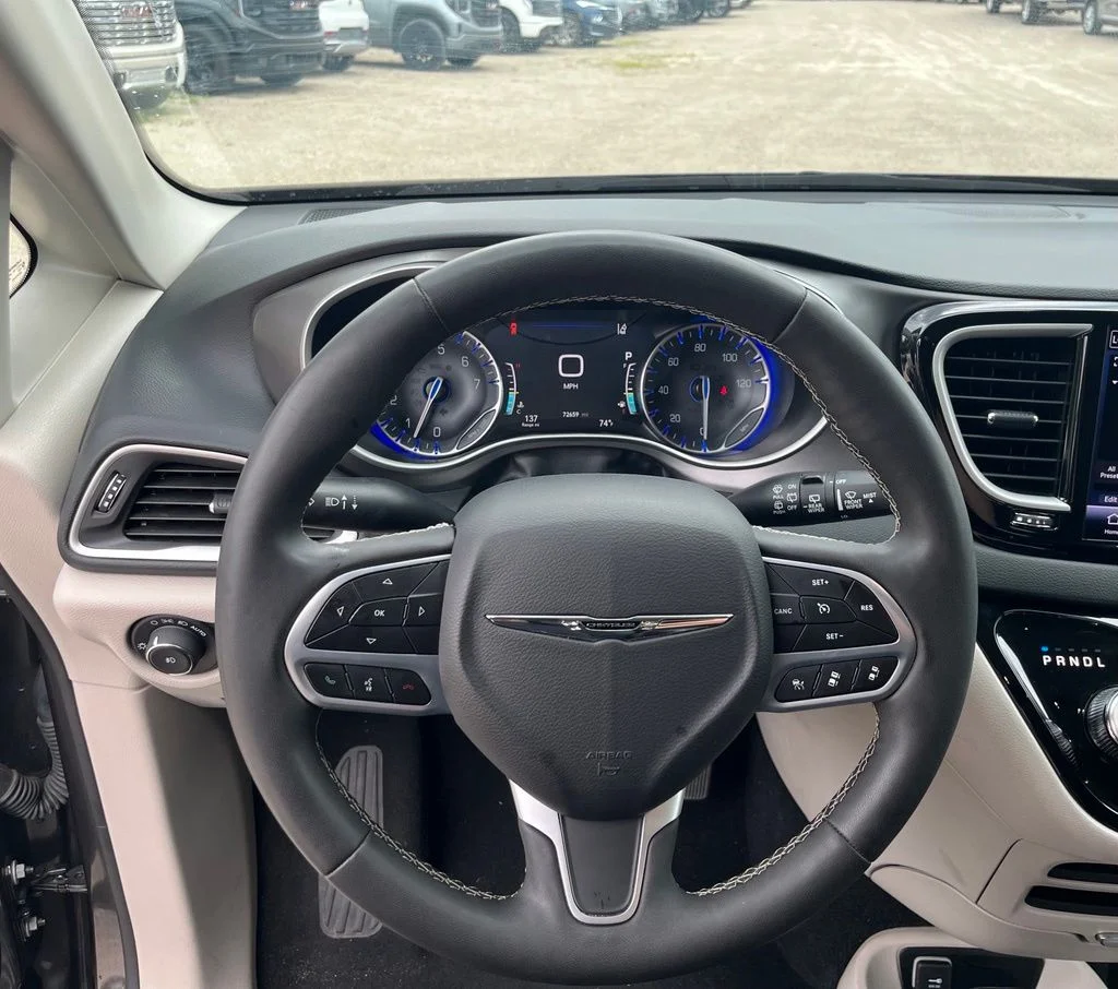 Used 2023 Crystal Metallic Chrysler Touring L image 21