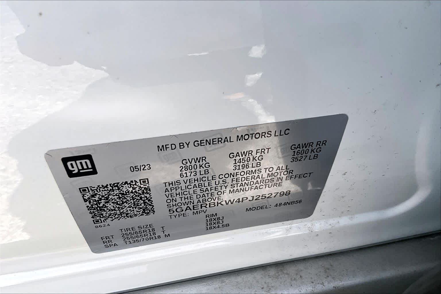 Used 2023 Summit White Buick Essence image 35