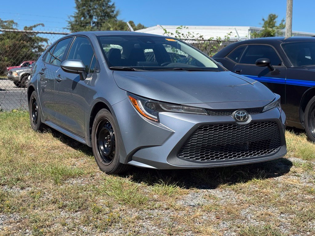 Certified Used 2022  Toyota LE image 2