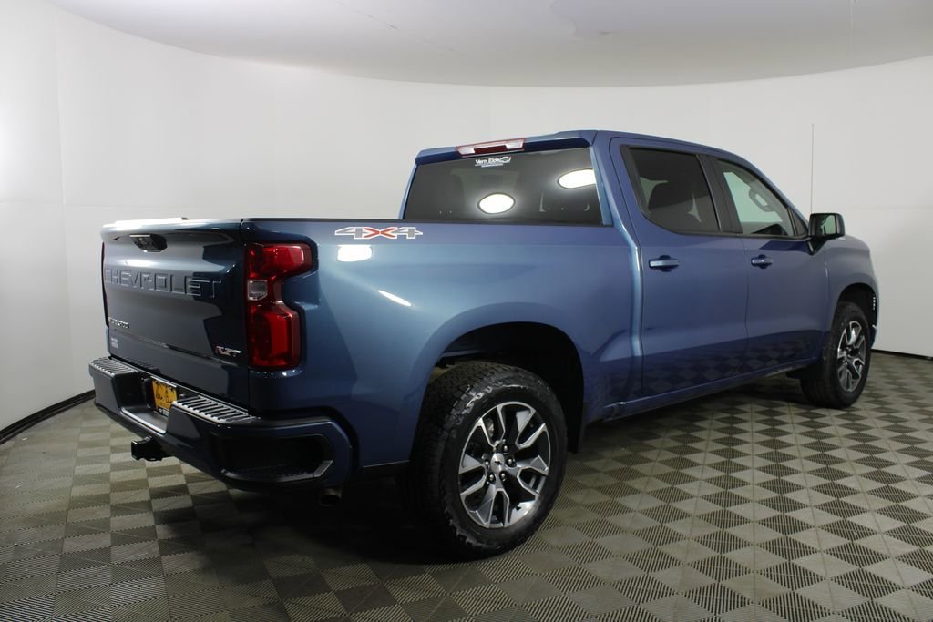 Used 2024 Lakeshore Blue Metallic Chevrolet RST image 5
