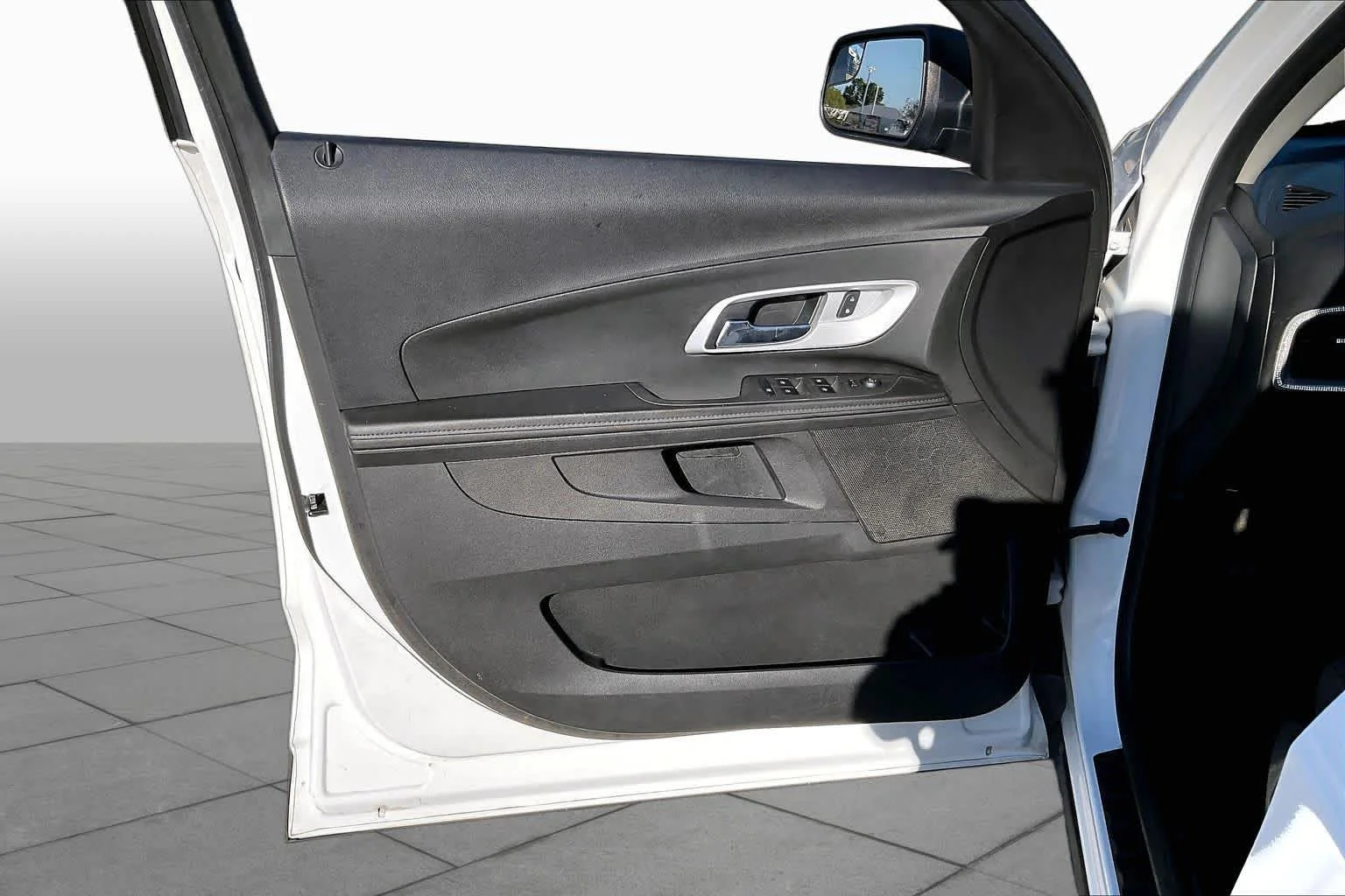 Used 2014 Summit White Chevrolet LS image 21