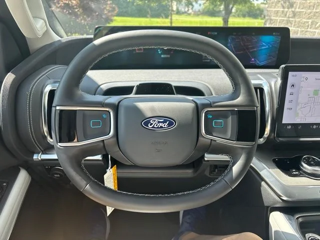 New 2027 Star White Metallic Tri-Coat Ford Platinum image 19