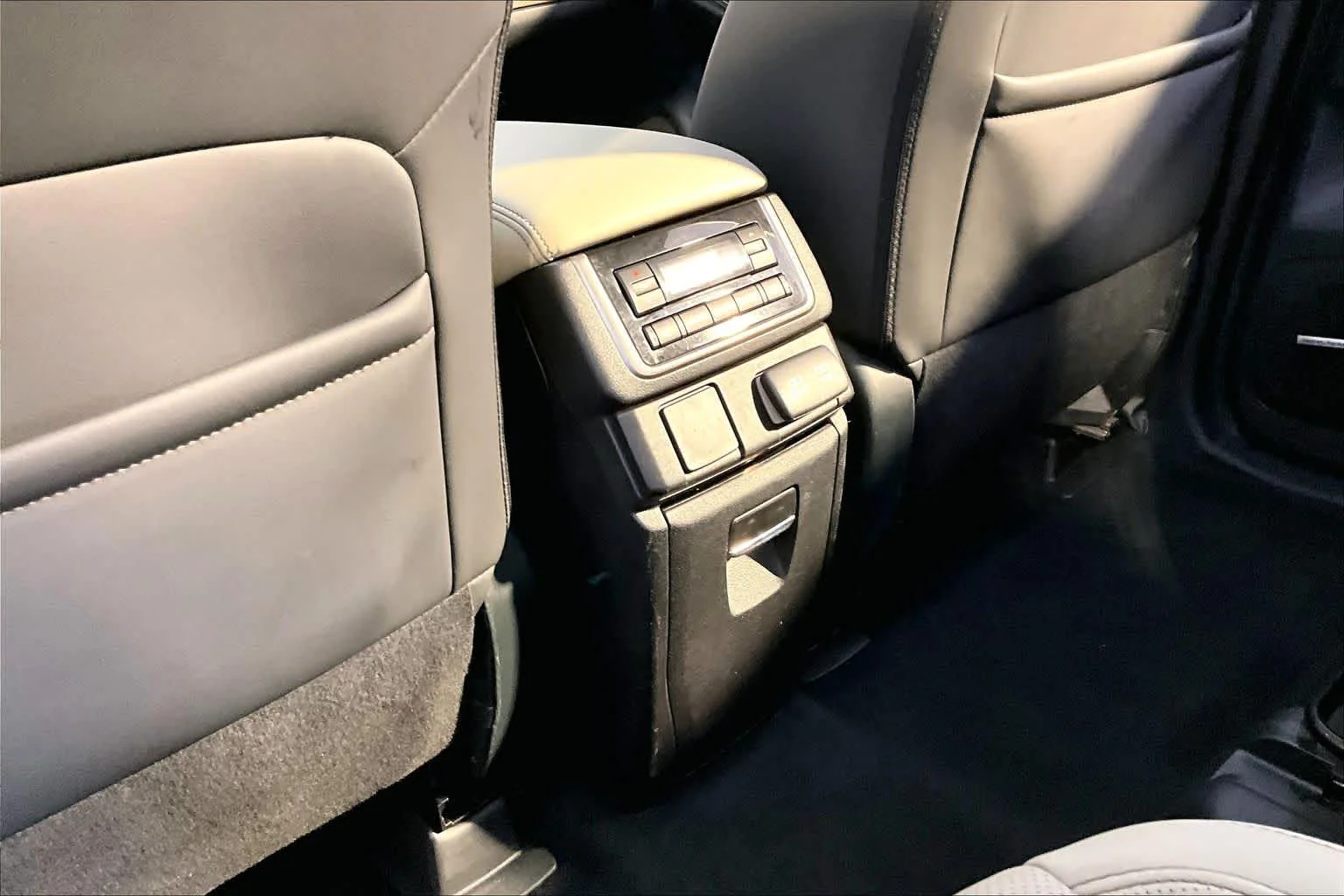 Used 2019 Crystal White Pearl Subaru Limited image 35