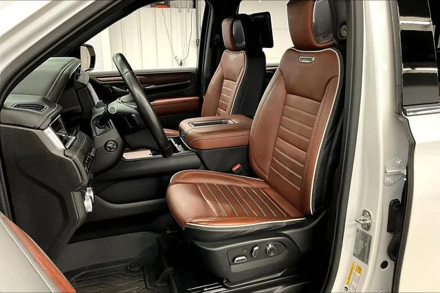 Used 2023 White Frost Tricoat GMC Denali Ultimate image 24