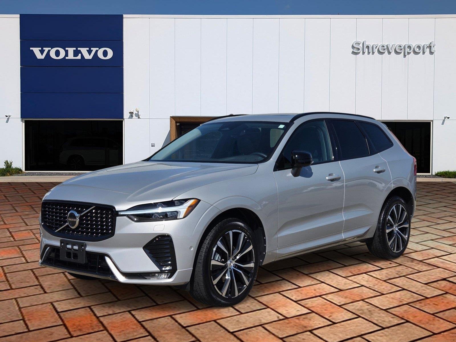 2023 Volvo XC60 Plus Dark Theme
